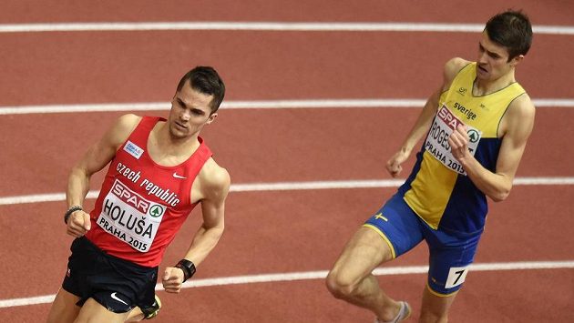 Běžec Jakub Holuša (vpředu) během halového mistrovství Evropy v atletice. Běžec Jakub Holuša (vpředu) během halového mistrovství Evropy v atletice.