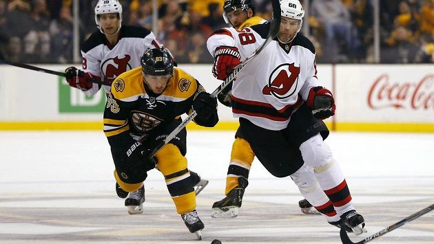 Jaromír Jágr (68) z New Jersey a bostonský Brad Marchand (63). Jaromír Jágr (68) z New Jersey a bostonský Brad Marchand (63).