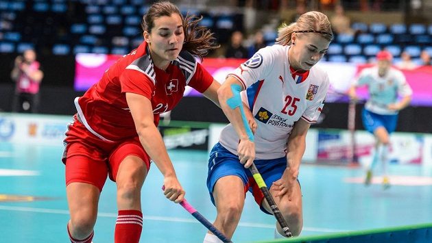 Eliška Vrátná (vpravo) v souboji se Švýcarkou Corin Rüttimannovou. Eliška Vrátná (vpravo) v souboji se Švýcarkou Corin Rüttimannovou.