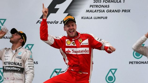 Takhle juchal Sebastian Vettel po triumfu v Malajsii. Bude se Ferrari radovat i v Rakousku? Takhle juchal Sebastian Vettel po triumfu v Malajsii. Bude se Ferrari radovat i v Rakousku?