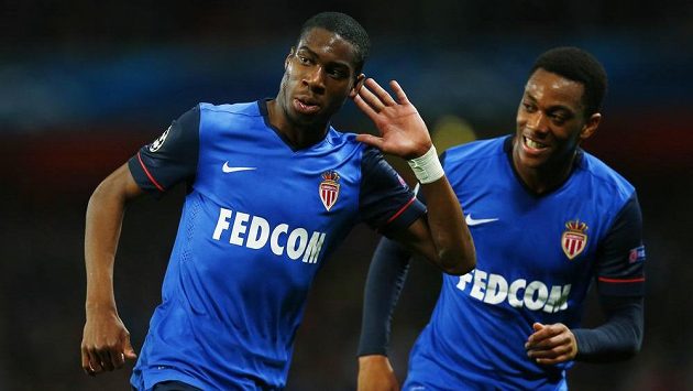 Geoffrey Kondogbia (vlevo) a Anthony Martial z Monaka oslavují gól proti Arsenalu. Geoffrey Kondogbia (vlevo) a Anthony Martial z Monaka oslavují gól proti Arsenalu.