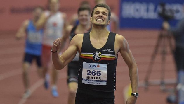 Vít Müller vítězí na halovém MČR v Ostravě v rozběhu na 400 metrů. Vít Müller vítězí na halovém MČR v Ostravě v rozběhu na 400 metrů.