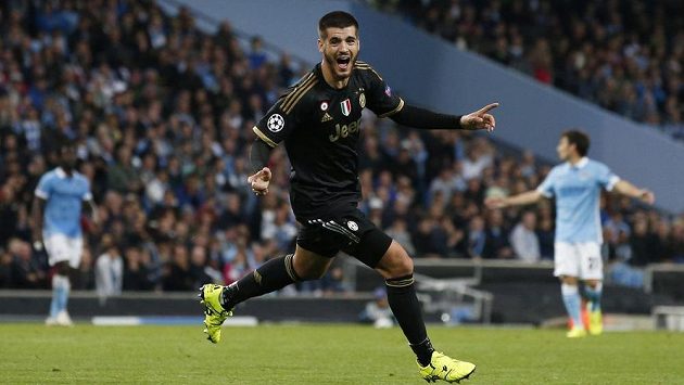 Alvaro Morata z Juventusu se raduje z vedoucí branky na hřišti Manchesteru City. Alvaro Morata z Juventusu se raduje z vedoucí branky na hřišti Manchesteru City.