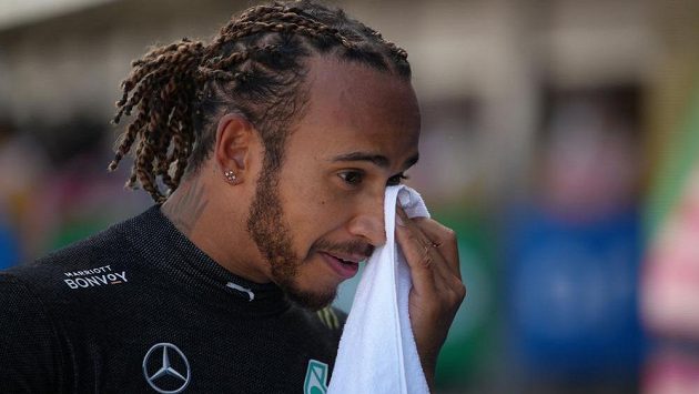 Úřadující šampion Lewis Hamilton zajel v úvodním tréninku v Ázerbajdžánu až sedmý nejrychlejší čas. Úřadující šampion Lewis Hamilton zajel v úvodním tréninku v Ázerbajdžánu až sedmý nejrychlejší čas.