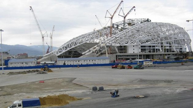 Olympijský stadión Fišt v Soči, kde proběhne slavnostní zahájení a zakončení ZOH. Olympijský stadión Fišt v Soči, kde proběhne slavnostní zahájení a zakončení ZOH.