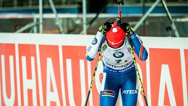 Česká biatlonistka Veronika Vítková nemohla být se svým výkonem ve smíšené štafetě spokojená. Musela na trestné kolo. Česká biatlonistka Veronika Vítková nemohla být se svým výkonem ve smíšené štafetě spokojená. Musela na trestné kolo.