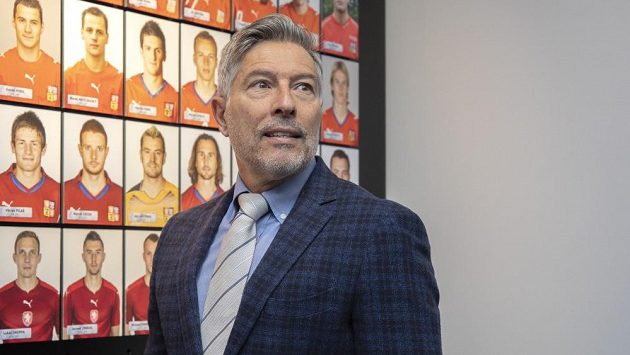 Předseda komise rozhodčích, Portugalec Vítor Manuel Melo Pereira. Předseda komise rozhodčích, Portugalec Vítor Manuel Melo Pereira.