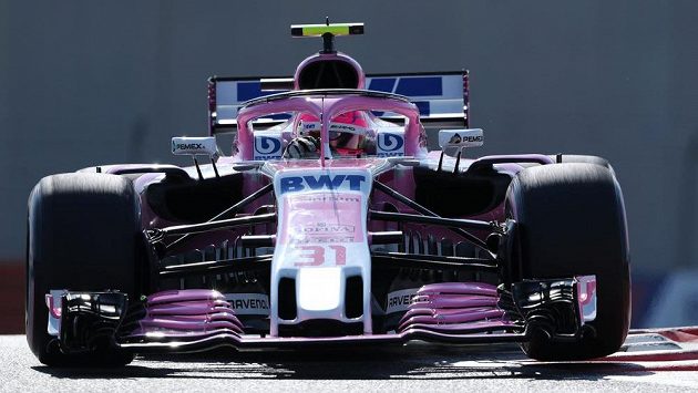 Esteban Ocon při tréninku v Abú Zabí. Esteban Ocon při tréninku v Abú Zabí.