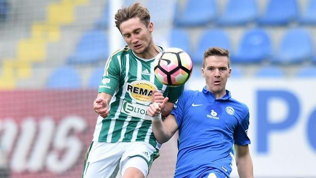 Liberecký obránce Ondřej Karafiát (vpravo) v souboji s útočníkem Bohemians Janem Kuchtou. Liberecký obránce Ondřej Karafiát (vpravo) v souboji s útočníkem Bohemians Janem Kuchtou.