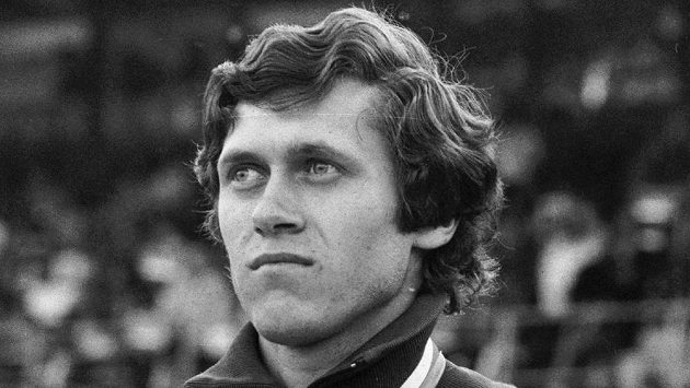 Karel Kolář na archivním snímku z 28. srpna 1978 z mistrovství Evropy v Praze, kde získal stříbrnou medaili časem 45,77 sekundy, který byl českým rekordem více než 30 let. Karel Kolář na archivním snímku z 28. srpna 1978 z mistrovství Evropy v Praze, kde získal stříbrnou medaili časem 45,77 sekundy, který byl českým rekordem více než 30 let.