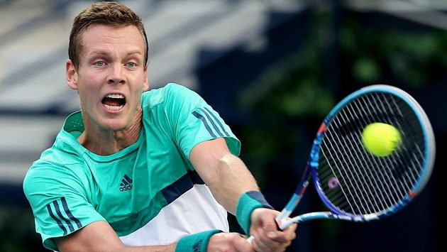 Tomáš Berdych tahal v souboji s Nickem Kyrgiosem ve čtvrtfinále v Dubaji za kratší konec. Tomáš Berdych tahal v souboji s Nickem Kyrgiosem ve čtvrtfinále v Dubaji za kratší konec.