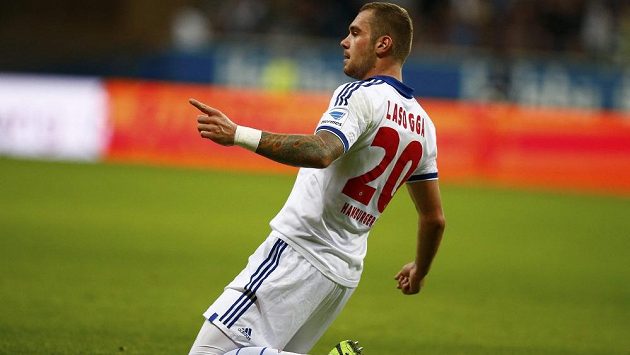 Pierre-Michel Lasogga z Hamburku se raduje z hattricku proti Norimberku. Pierre-Michel Lasogga z Hamburku se raduje z hattricku proti Norimberku.