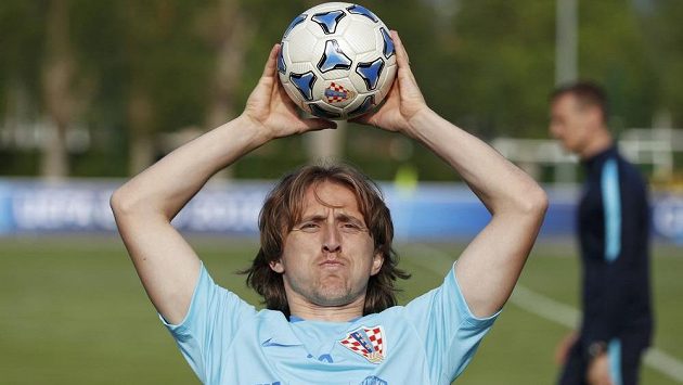 Záložník Luka Modrič na tréninku chorvatské reprezentace. Záložník Luka Modrič na tréninku chorvatské reprezentace.