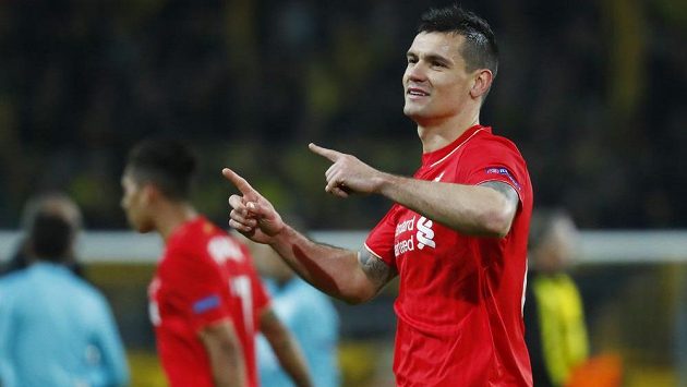 Chorvatský obránce Dejan Lovren ve službách Liverpoolu. Chorvatský obránce Dejan Lovren ve službách Liverpoolu.