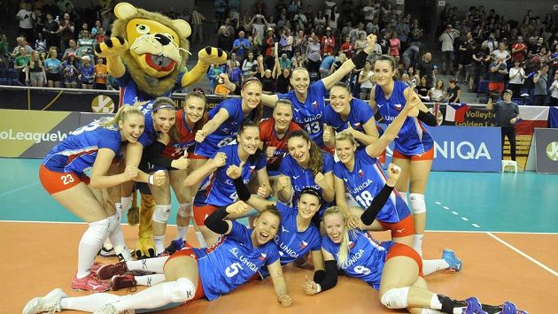 České volejbalistky se radují z vítězství po utkání Evropské ligy. České volejbalistky se radují z vítězství po utkání Evropské ligy.