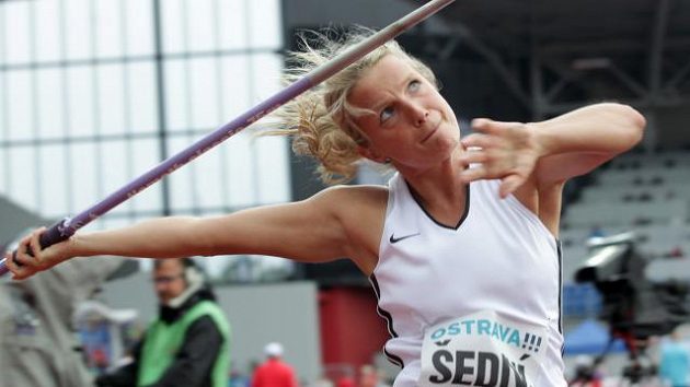 Oštěpařka Irena Šedivá při Zlaté tretře. Oštěpařka Irena Šedivá při Zlaté tretře.