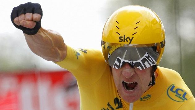 Bradley Wiggins v cíli časovky. Bradley Wiggins v cíli časovky.