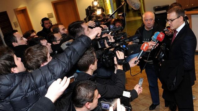 Daniel Křetínský předstoupil před novináře. Daniel Křetínský předstoupil před novináře.