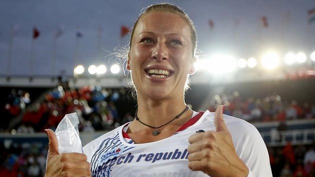 Je jednička! Tyčkařka Jiřina Ptáčníková na mistrovství Evropy přemožitelku nenašla a odnesla si zlatou medaili. Je jednička! Tyčkařka Jiřina Ptáčníková na mistrovství Evropy přemožitelku nenašla a odnesla si zlatou medaili.
