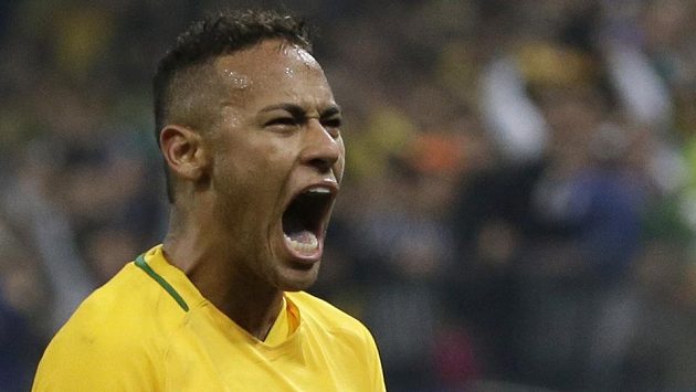 Brazilec Neymar jásá po postupu domácích fotbalistů do semifinále olympijského turnaje. Brazilec Neymar jásá po postupu domácích fotbalistů do semifinále olympijského turnaje.