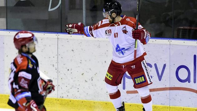 Pavel Musil z Olomouce se raduje z prvního gólu v utkání s Hradcem Králové. Pavel Musil z Olomouce se raduje z prvního gólu v utkání s Hradcem Králové.