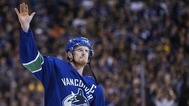 Daniel Sedin se loučí s fanoušky a kariérou ve Vancouveru. Daniel Sedin se loučí s fanoušky a kariérou ve Vancouveru.