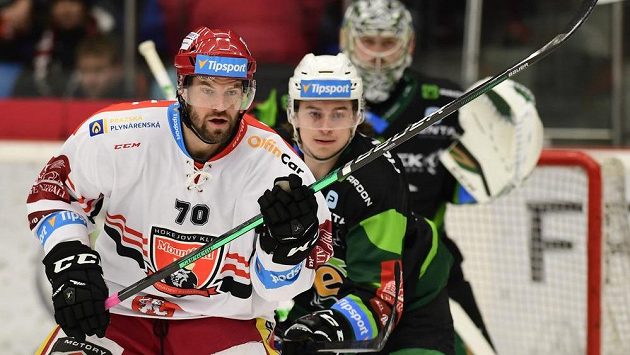 Zleva Radek Smoleňák z Hradce Králové a Ondřej Šafář z Karlových Varů. Zleva Radek Smoleňák z Hradce Králové a Ondřej Šafář z Karlových Varů.