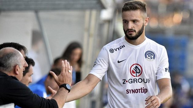 Tomáš Zajíc ze Slovácka vstřelil jediný gól svého týmu v utkání s Jabloncem. Tomáš Zajíc ze Slovácka vstřelil jediný gól svého týmu v utkání s Jabloncem.