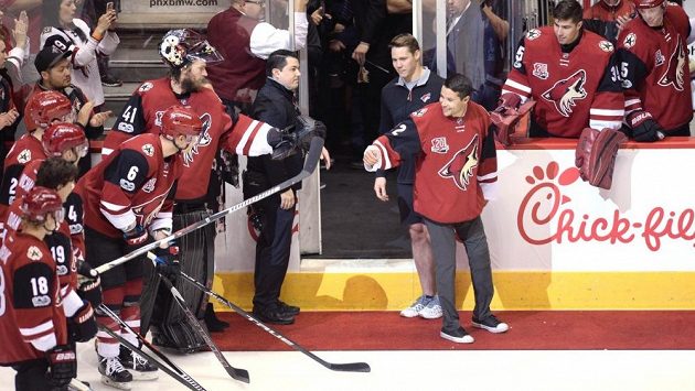 Craig Cunningham se po nejtěžším období svého života ukázal fanouškům Arizony. Craig Cunningham se po nejtěžším období svého života ukázal fanouškům Arizony.