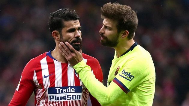 Dvě velké postavy španělského fotbalu - útočník Diego Costa (vlevo) z Atlétika Madrid a stoper Gerard Pique z Barcelony. Dvě velké postavy španělského fotbalu - útočník Diego Costa (vlevo) z Atlétika Madrid a stoper Gerard Pique z Barcelony.