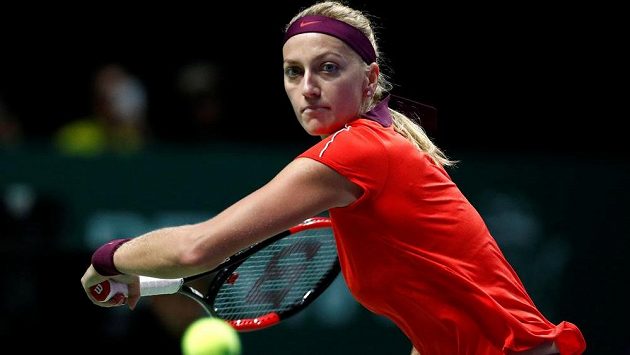 Petra Kvitová při utkání s Karolínovu Plíškovou v Singapuru. Petra Kvitová při utkání s Karolínovu Plíškovou v Singapuru.