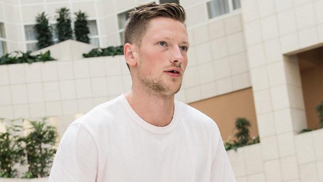 Hokejový obránce Andrej Šustr na srazu hokejové reprezentace. Hokejový obránce Andrej Šustr na srazu hokejové reprezentace.