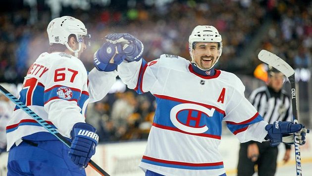 Tomáš Plekanec (14) a Max Pacioretty (67) z Montrealu jásají po gólu Brendana Gallaghera (není na snímku) při Winter Classic v Bostonu. Tomáš Plekanec (14) a Max Pacioretty (67) z Montrealu jásají po gólu Brendana Gallaghera (není na snímku) při Winter Classic v Bostonu.
