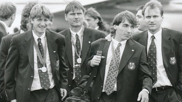 Slavný návrat vicemistrů Evropy 1996 - zleva Michal Horňák, Luboš Kubík, Jiří Němec a Václav Němeček. Slavný návrat vicemistrů Evropy 1996 - zleva Michal Horňák, Luboš Kubík, Jiří Němec a Václav Němeček.