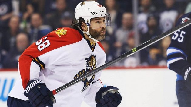 Jaromír Jágr vstřelil v utkání na ledě Winnipegu vítězný gól, už 133. v NHL. Jaromír Jágr vstřelil v utkání na ledě Winnipegu vítězný gól, už 133. v NHL.