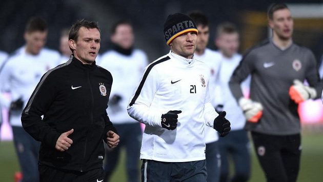 Sparťanský útočník David Lafata (vpředu vpravo) během středečního tréninku před utkáním Evropské ligy s Young Boys Bern. Sparťanský útočník David Lafata (vpředu vpravo) během středečního tréninku před utkáním Evropské ligy s Young Boys Bern.