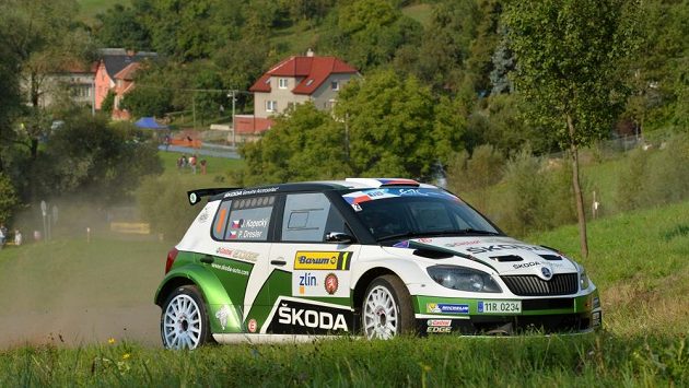 Jan Kopecký se Škodou Fabia S2000 na trati Barum rallye. Archivní foto. Jan Kopecký se Škodou Fabia S2000 na trati Barum rallye. Archivní foto.