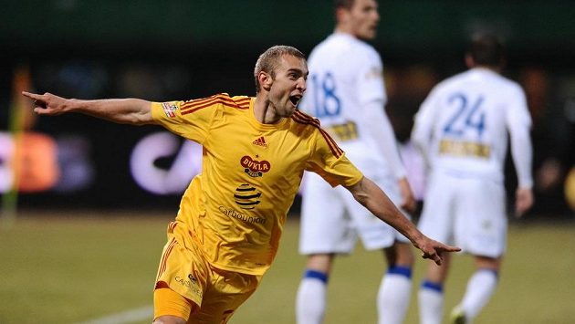 Marek Hlinka z Dukly Praha se raduje z gólu v utkání s Teplicemi. Marek Hlinka z Dukly Praha se raduje z gólu v utkání s Teplicemi.