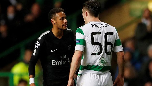 Hvězdný Brazilec Neymar dostal na hřišti Celtiku v Lize mistrů pořádně nakopáno. Hleděl si ho důrazně Anthony Ralston, který se dokonce ofenzivnímu klenotu sestavy PSG v jedné situaci vysmál do tváře. Hvězdný Brazilec Neymar dostal na hřišti Celtiku v Lize mistrů pořádně nakopáno. Hleděl si ho důrazně Anthony Ralston, který se dokonce ofenzivnímu klenotu sestavy PSG v jedné situaci vysmál do tváře.