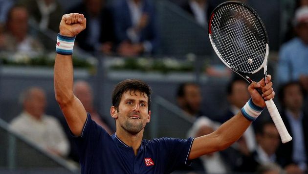 Novak Djokovič se raduje z postupu do čtvrfinále na turnaji v Madridu. Novak Djokovič se raduje z postupu do čtvrfinále na turnaji v Madridu.