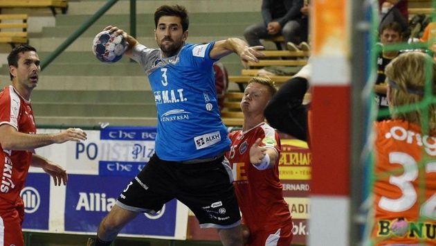 Plzeňští házenkáři slaví v letošním ročníku extraligy další výhru. Plzeňští házenkáři slaví v letošním ročníku extraligy další výhru.