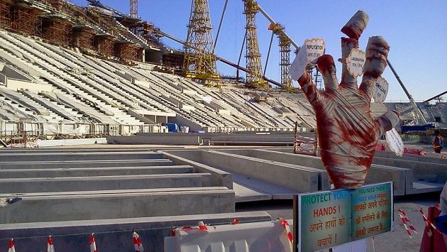 Finskému reprezentovi se příčilo odletět do Kataru, kde zahranbiční dělníci podle něho pracují v tvrdých podmínkách. Finskému reprezentovi se příčilo odletět do Kataru, kde zahranbiční dělníci podle něho pracují v tvrdých podmínkách.