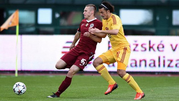 Pavel Kadeřábek ze Sparty a Tomislav Božič z Dukly. Pavel Kadeřábek ze Sparty a Tomislav Božič z Dukly.
