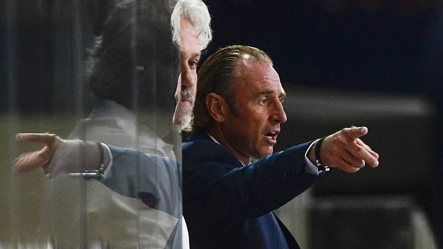 Trenér Českých Budějovic Václav Prospal při utkání se Spartou. Trenér Českých Budějovic Václav Prospal při utkání se Spartou.