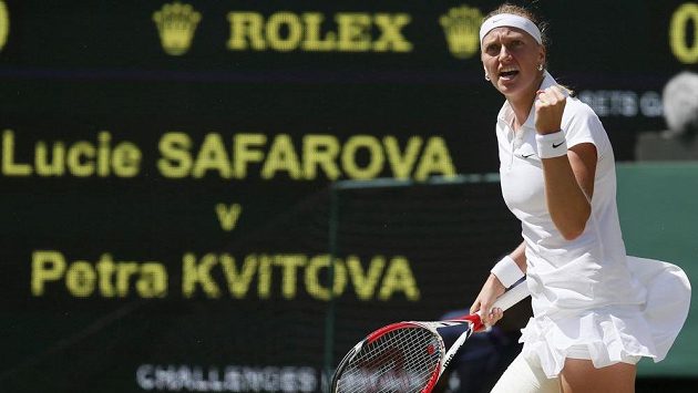 Petra Kvitová se zaťatou pěstí během semifinále Wimbledonu. Petra Kvitová se zaťatou pěstí během semifinále Wimbledonu.