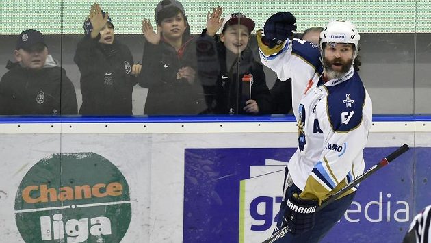 Jaromír Jágr se raduje z gólu v brance Pardubic. Kladno ale nakonec dobře rozehraný zápas ztratilo. Jaromír Jágr se raduje z gólu v brance Pardubic. Kladno ale nakonec dobře rozehraný zápas ztratilo.