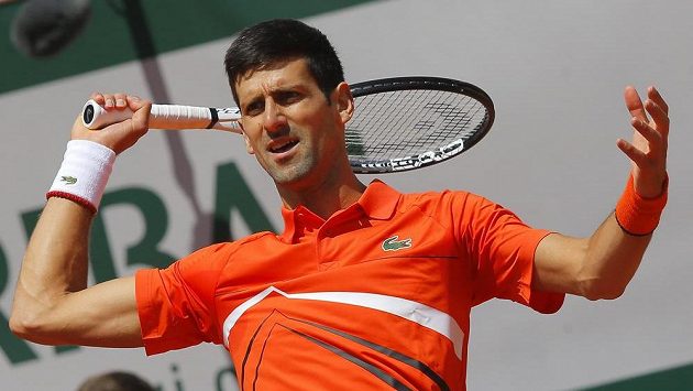 Novak Djokovič nechápe, o co Kyrgiosovi jde. Novak Djokovič nechápe, o co Kyrgiosovi jde.