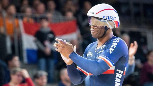 Devítinásobný mistr světa v dráhové cyklistice Francouz Grégory Baugé ukončil krátce před 36. narozeninami kariéru. Devítinásobný mistr světa v dráhové cyklistice Francouz Grégory Baugé ukončil krátce před 36. narozeninami kariéru.