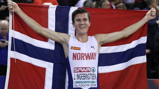 Nor Jakob Ingebrigtsen po triumfu na 3000 metrů na HME v Glasgow. Nor Jakob Ingebrigtsen po triumfu na 3000 metrů na HME v Glasgow.