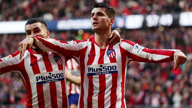 Kanonýr Álvaro Morata z Atlética Madrid slaví svůj gól proti Espaňolu Barcelona. Kanonýr Álvaro Morata z Atlética Madrid slaví svůj gól proti Espaňolu Barcelona.